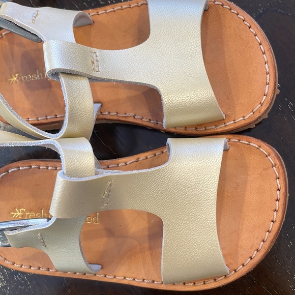 Freshly Picked Sandles - Picture 4 of 4